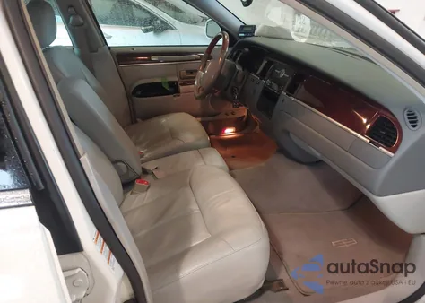 2005 Lincoln Town Car Signature Limited from USA, damaged, VIN 1LNHM82W85Y608053